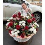 Композиция цветов в корзине " Моцарт"