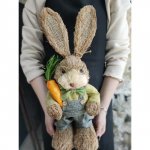 Интерьерная игрушка &laquo;Заяц соломенный&raquo; с морковкой