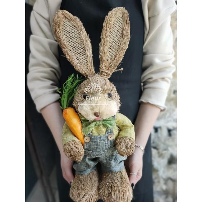 Интерьерная игрушка &laquo;Заяц соломенный&raquo; с морковкой